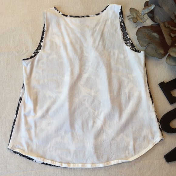 🌹ANN TAYLOR PETITE Black Floral Sleeveless Top - Picture 4 of 4